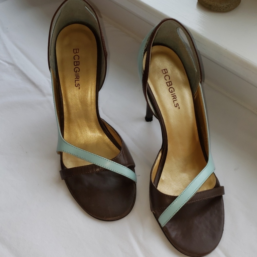 BCBG Girls 7 brown and mint green pumps